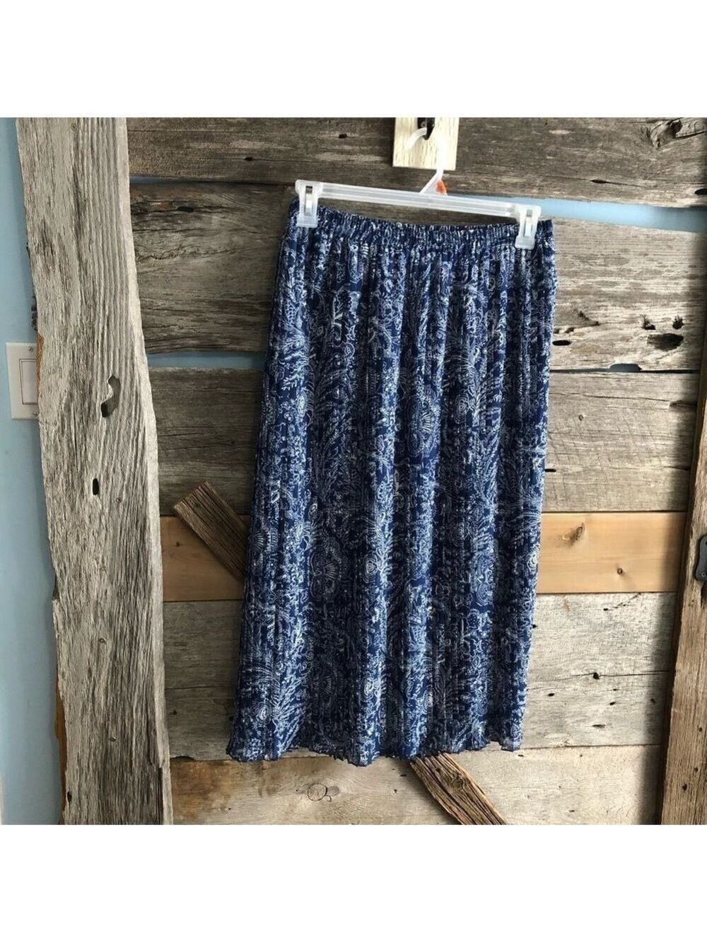 cathy Daniels Size Large Blue/White Pleated, Lined skirt